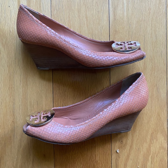 Tory Burch Sally II Wedge Pump Size 8 1/2 Snake Print Peep Toe - Picture 3 of 8